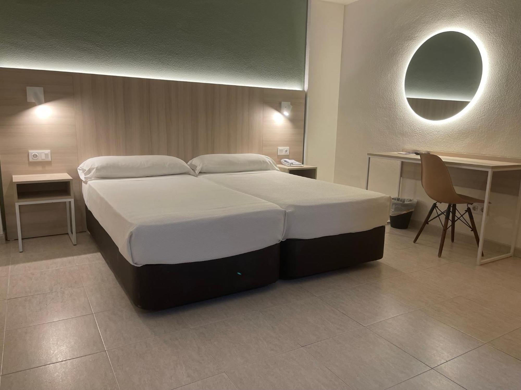 Hotel Marconi เบนิดอร์ม ภายนอก รูปภาพ