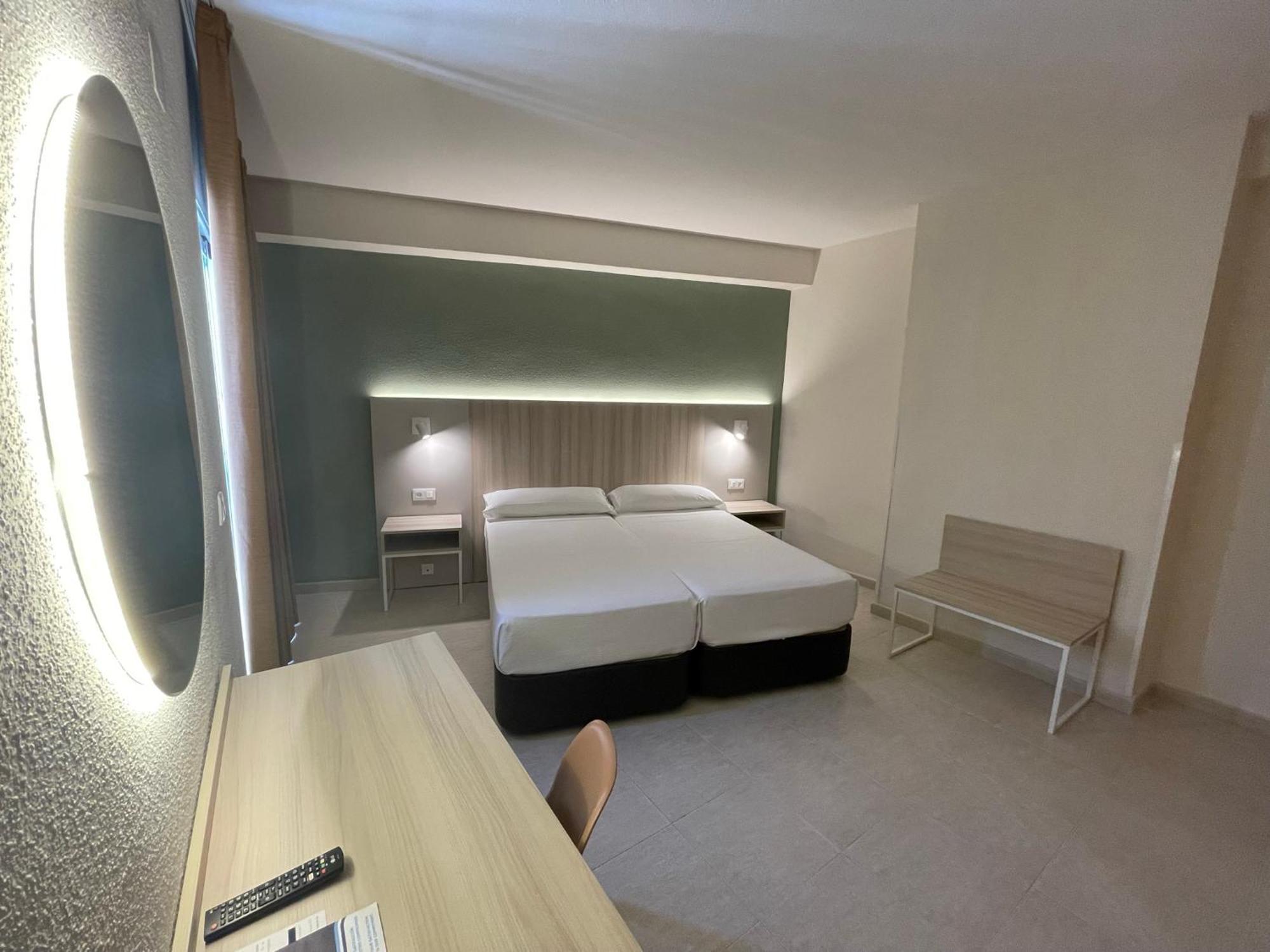 Hotel Marconi เบนิดอร์ม ภายนอก รูปภาพ