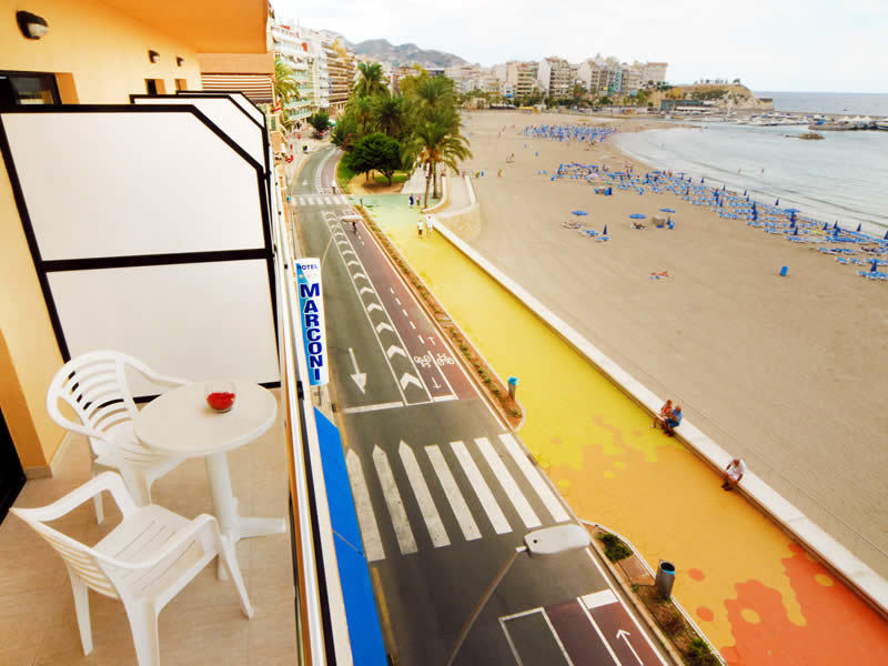 Hotel Marconi เบนิดอร์ม ภายนอก รูปภาพ